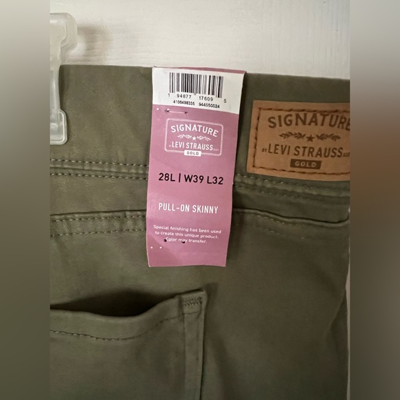 Signature by Levi Strauss & Co. Gold Label Women's Totally Shaping Pull-on Size - Picture 7 of 11